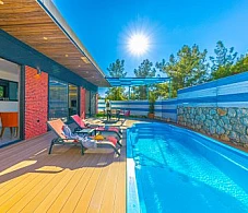 Villa Left